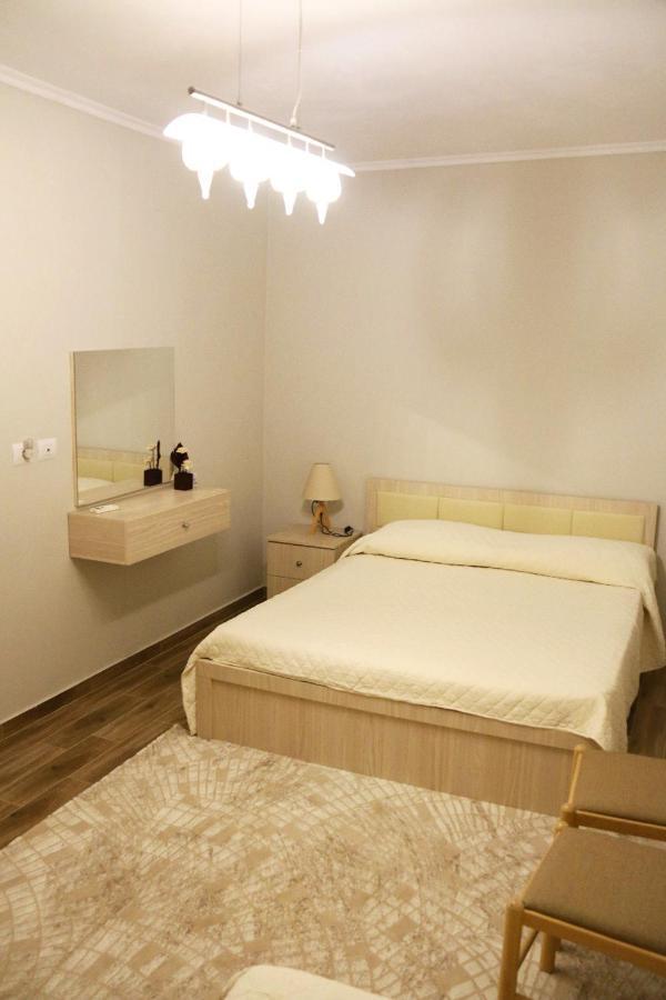 New Bazaar Arben'S Apartment ติรานา ภายนอก รูปภาพ